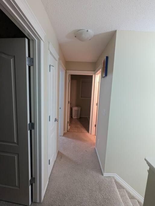 Beautiful & Quiet Location! * Edmonton